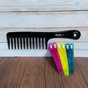 ❣️3/$10❣️Detangling Comb and Hair Styling Clips